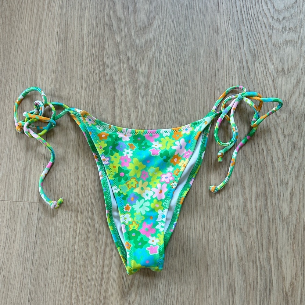 White Fox Boutique Lime Fleur String Bikini Bottom S